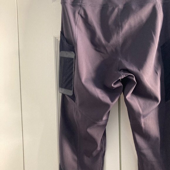 Adore Me Crop Leggings with mesh side pockets small - Picture 5 of 7